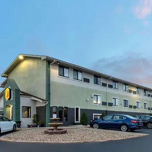 Otel Super 8 By Wyndham At Barry Road/airport 2*