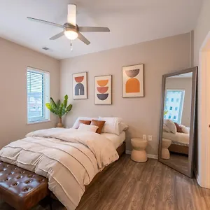 Spacious Kansas Airbnb 2br2ba Apartment Kansas City