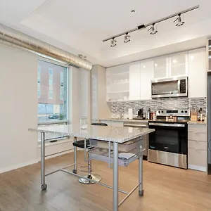 Upscale Two Bedroom With Beautiful Rooftop 107 아파트 캔자스시티