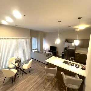Apartment End Of Summer Deals!! Modern 2 Bed 1 Bedroom In Heart Of Midtown Kansas City!