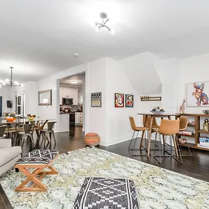 Holiday home Spacious 5br/5.5ba Near Plaza & Museum