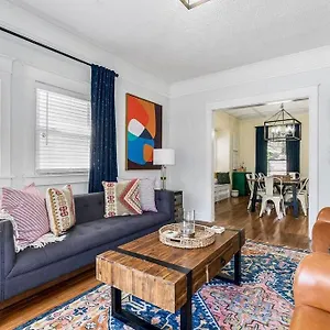 Modern Comfort In Historic Charm: 4br Kc Retreat Holiday home Kansas City
