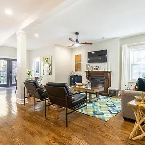 Chic 4br 3ba Historic Near Country Club Plaza Kansas City