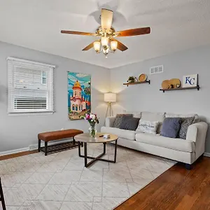 Charming Waldo Holiday home Kansas City