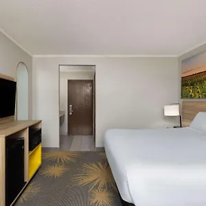Days & By Wyndham - Chiefs Arrowhead Stadium Otel