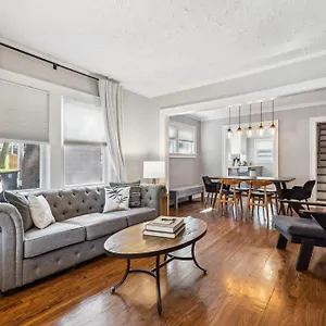 Cozy, Modern Waldo Escape *