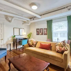 Historic 1bdrm - Parking - Walk To Restaurants & Westport! Apartment