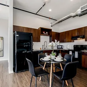 Chic 2br-parking, Rooftop,near Arrowhd & Tmobile