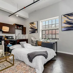 Chic 1br- Parking, Rooftop, Near Arrowhd & Tmobile