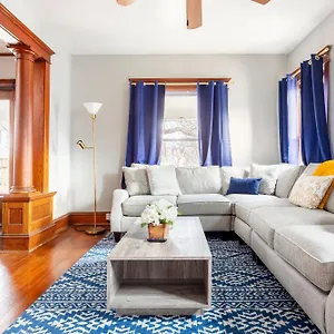 Hébergement de vacances Historic Family Getaway, 5 Star Location, Royal Beds Kansas City