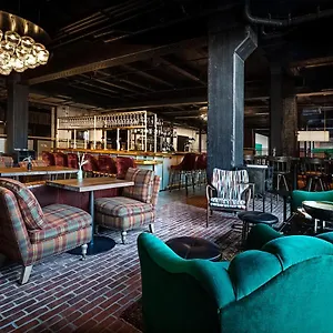 Hotel Crossroads 4*