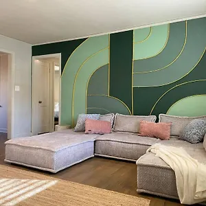 Boho Chic 2 Bedroom West Plaza